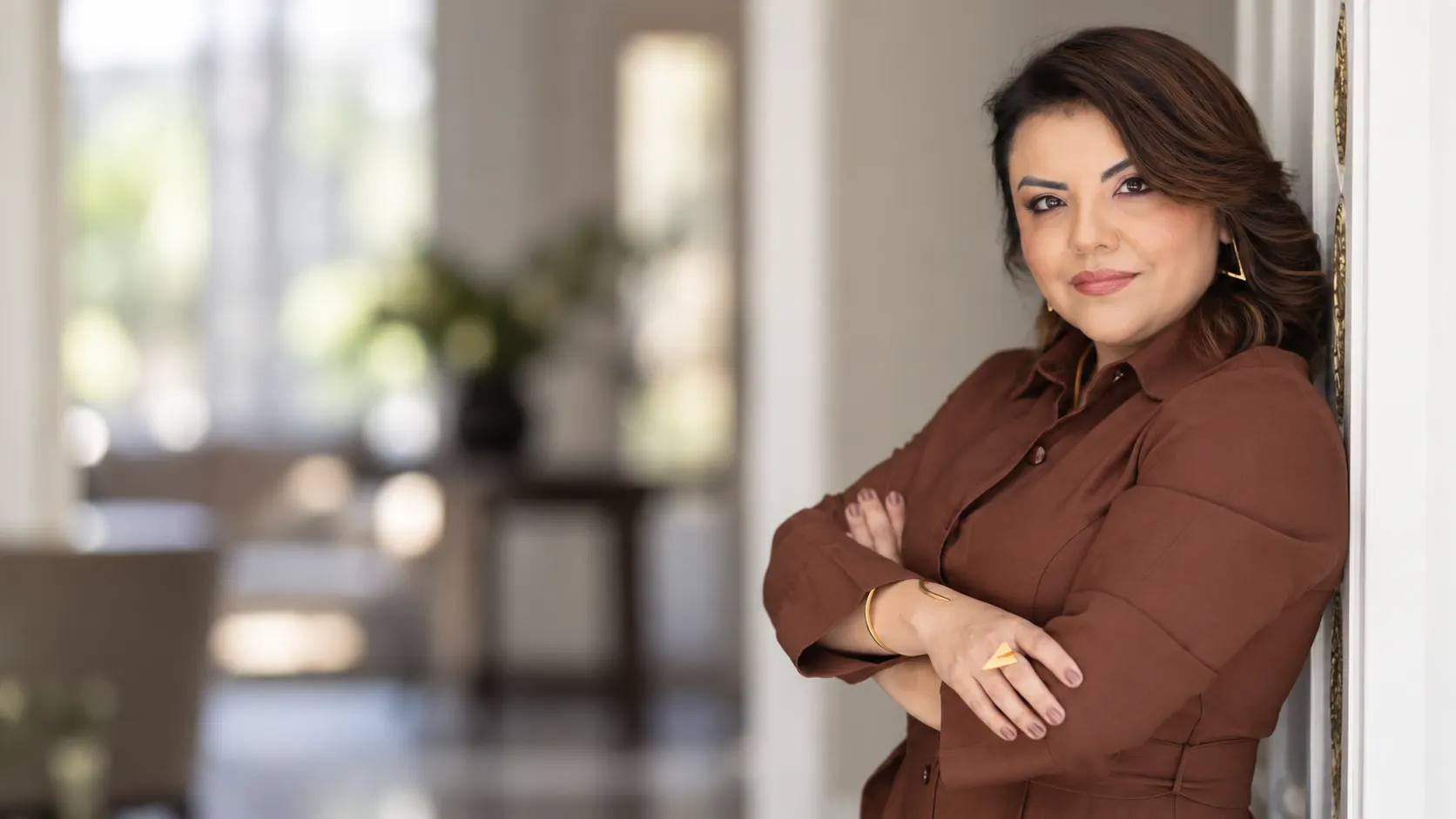 Dra. Mary Salazar em ambiente profissional