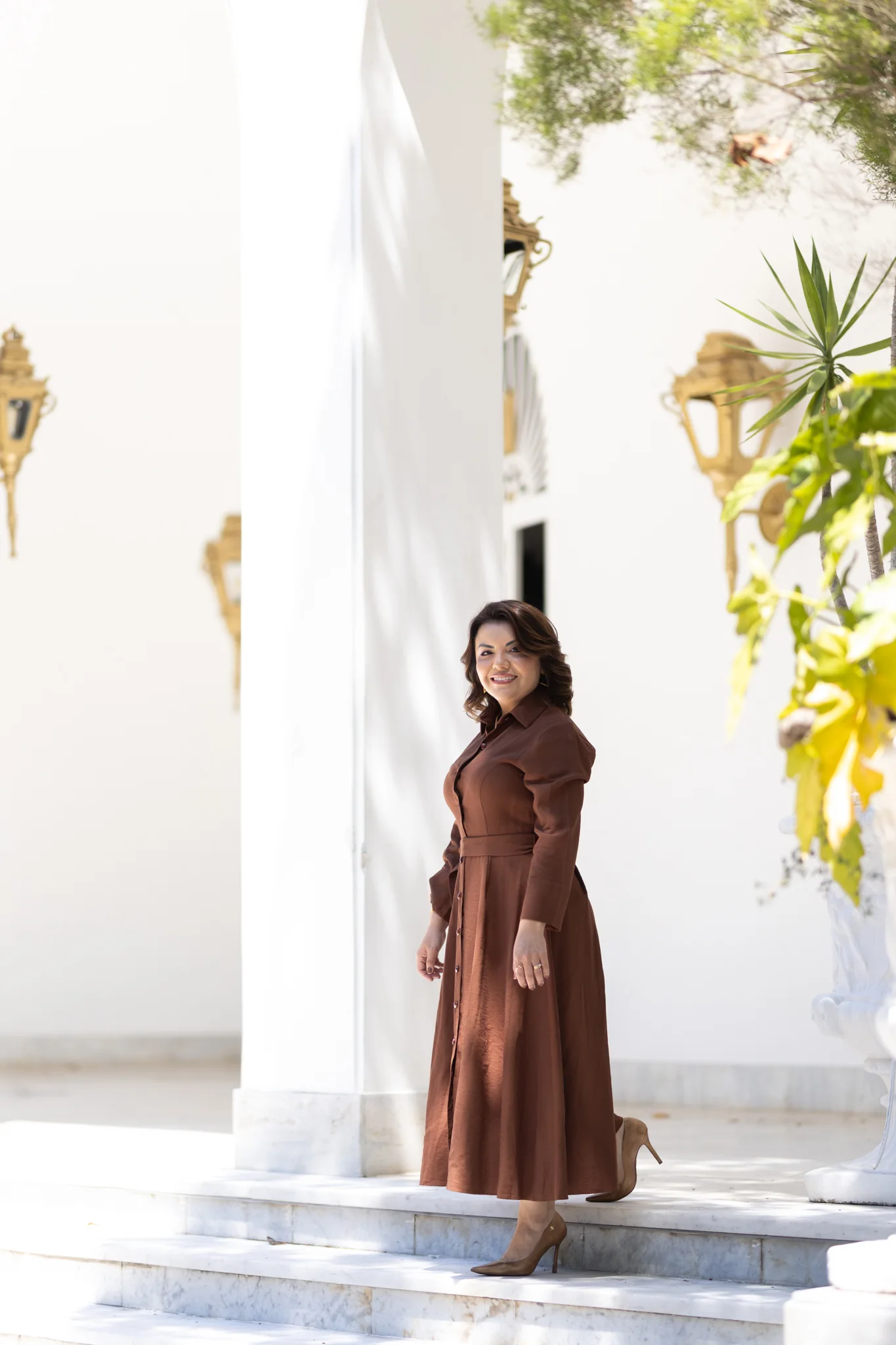 Dra. Mary Salazar em retrato profissional